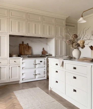 Off-White Kitchen with Georgian Detailing