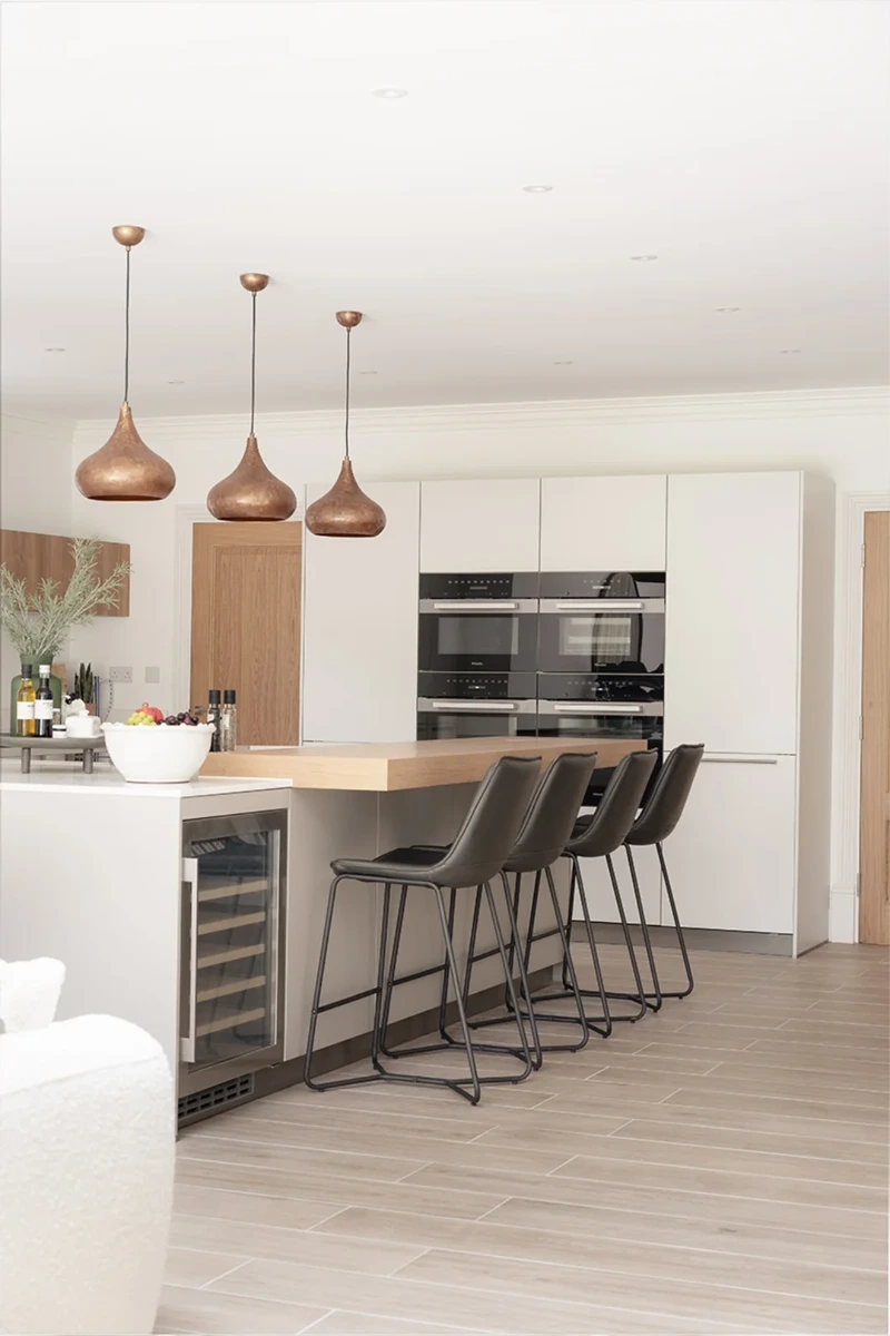 Minimalist kitchen island with integrated cooking zone and sleek worktop