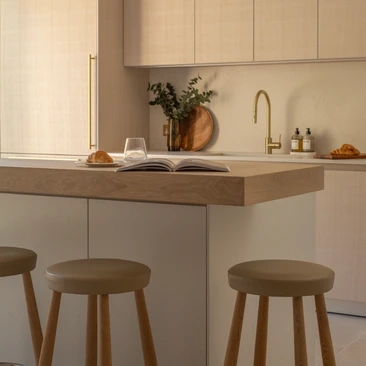 A bulthaup b3 kitchen island breakfast bar with Carl Hansen & Son bar stools