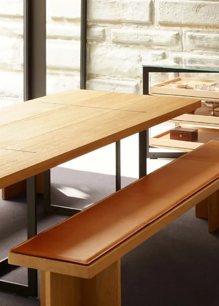 bulthaup b Solitaire shelving used as dining-room display furniture