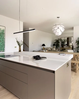 Characterful Open Plan Kitchen Worktop Carousel 5