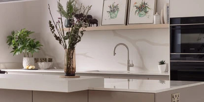 Characterful Open Plan Kitchen Island Flowers 2000 Px