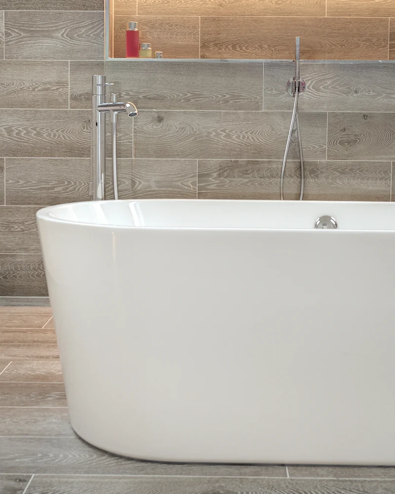 Master Ensuite In A Cotswolds Lakeside Home 2