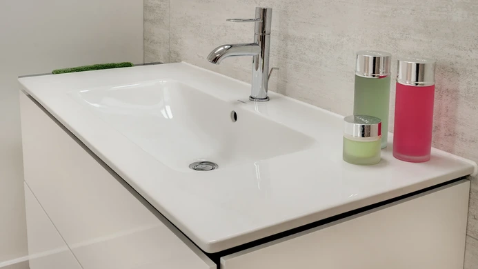 Master Ensuite In A Cotswolds Lakeside Home 5